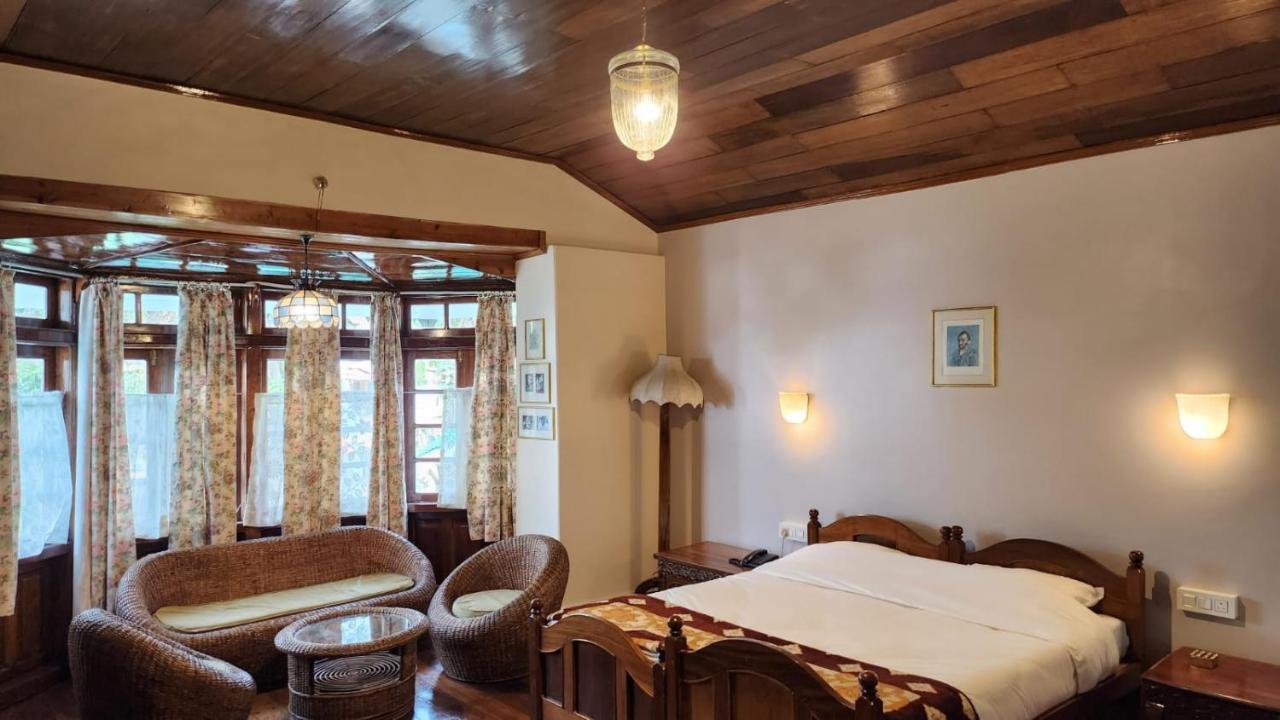 Ivanhoe Hotel Дарджилинг Экстерьер фото