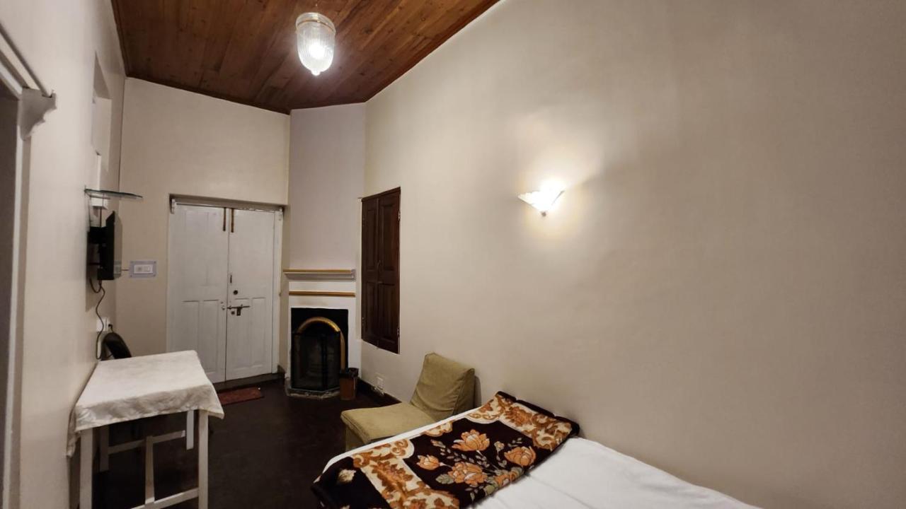 Ivanhoe Hotel Дарджилинг Экстерьер фото