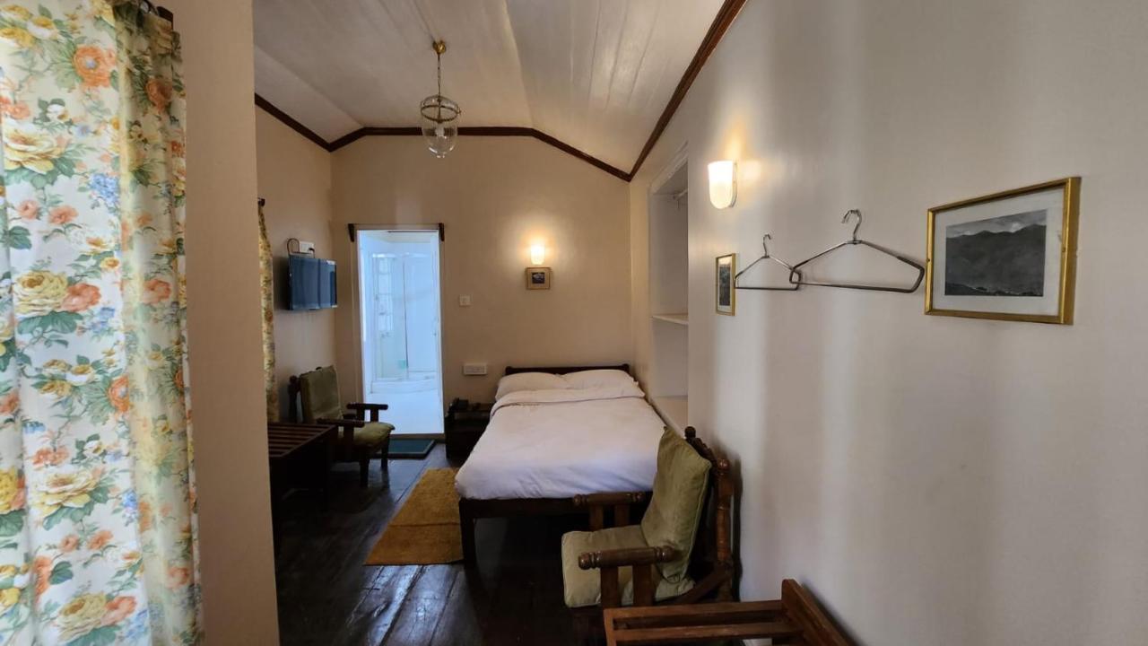 Ivanhoe Hotel Дарджилинг Экстерьер фото