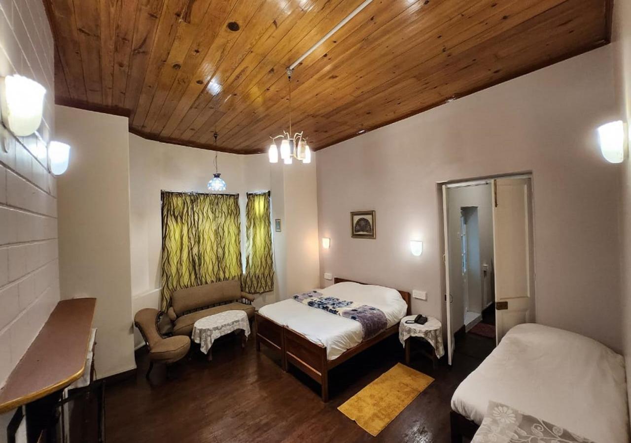 Ivanhoe Hotel Дарджилинг Экстерьер фото
