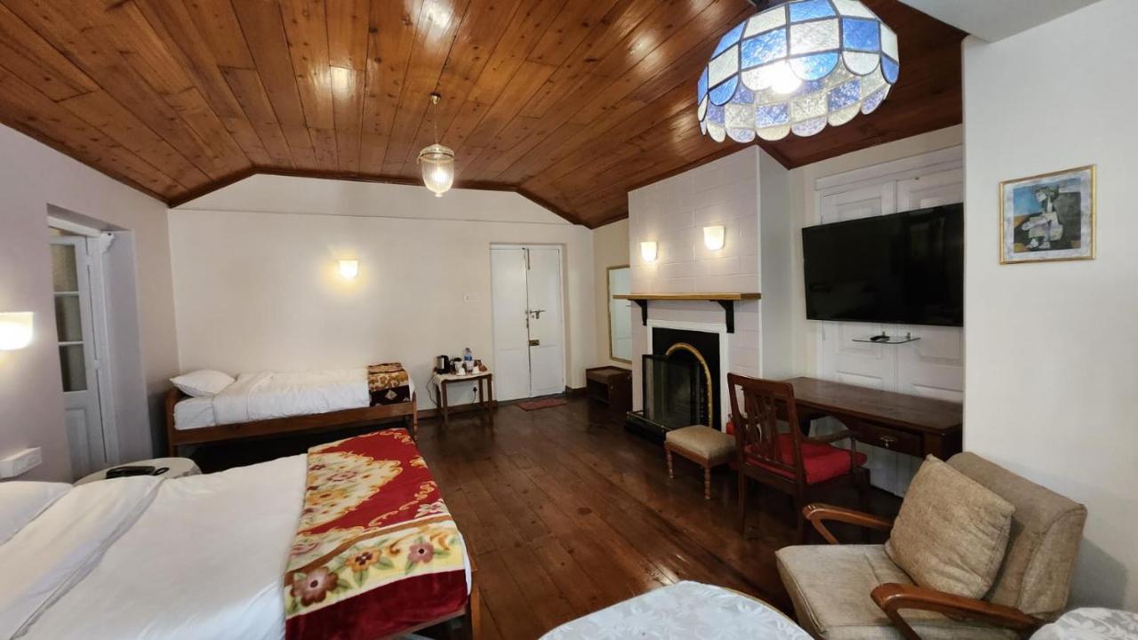 Ivanhoe Hotel Дарджилинг Экстерьер фото