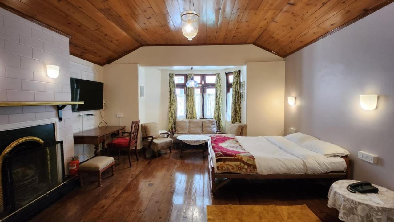 Ivanhoe Hotel Дарджилинг Экстерьер фото