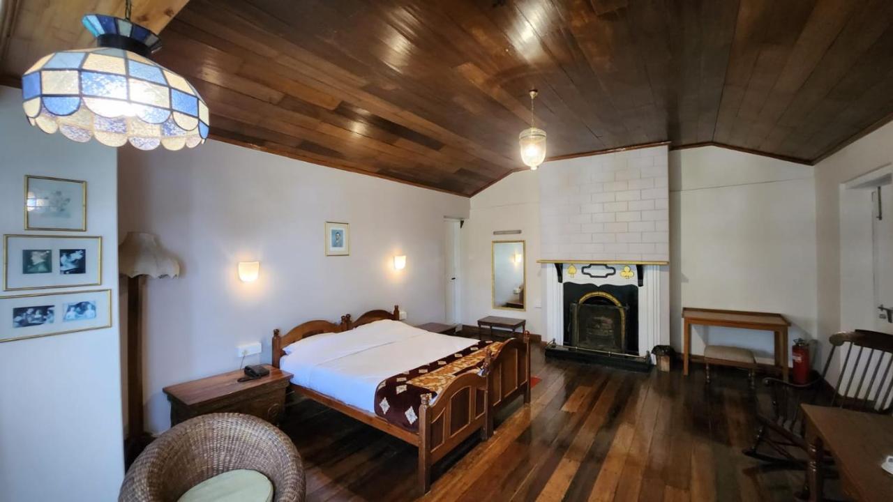Ivanhoe Hotel Дарджилинг Экстерьер фото